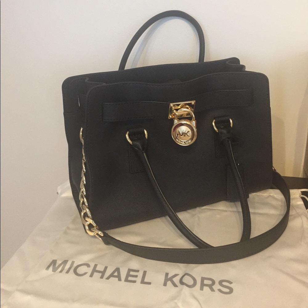 Michael Kors Hamilton w/ lock and key. Black/Gold.